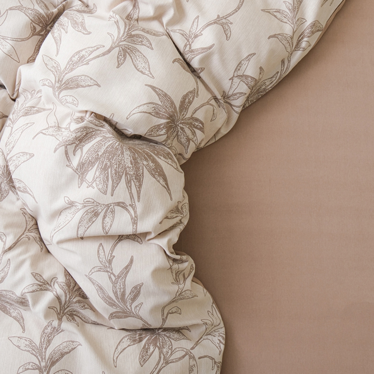 91家纺网 家纺一手货源 找家纺 慕绸家纺（原萌宝老粗布厂家） 2025秋冬新款加厚纯棉磨毛印花四件套 鎏金踪影