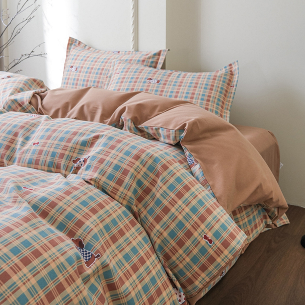 91家纺网 家纺一手货源 找家纺 慕绸家纺（原萌宝老粗布厂家） 2025秋冬新款加厚纯棉磨毛印花四件套 美式香肠狗