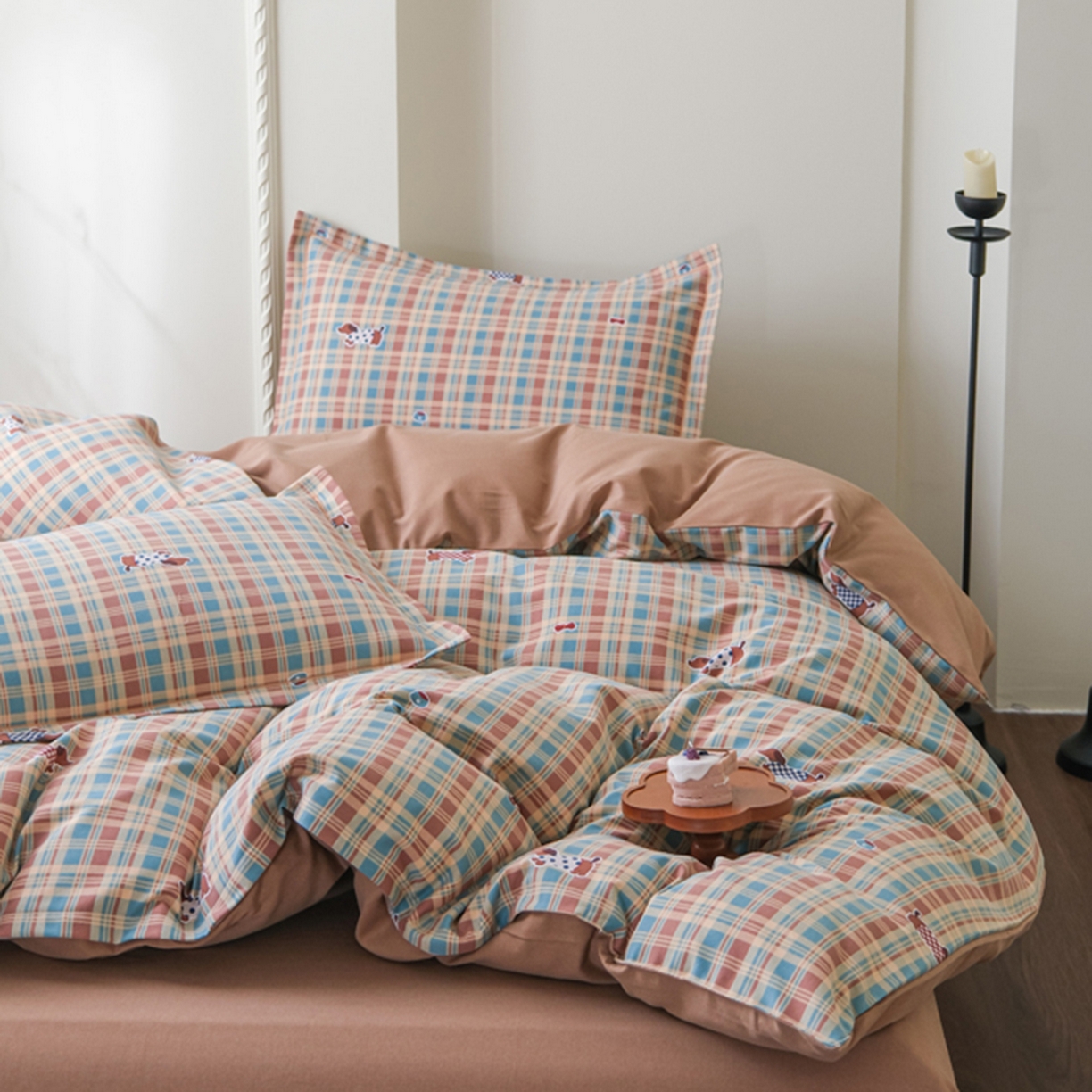 91家纺网 家纺一手货源 找家纺 慕绸家纺（原萌宝老粗布厂家） 2025秋冬新款加厚纯棉磨毛印花四件套 美式香肠狗