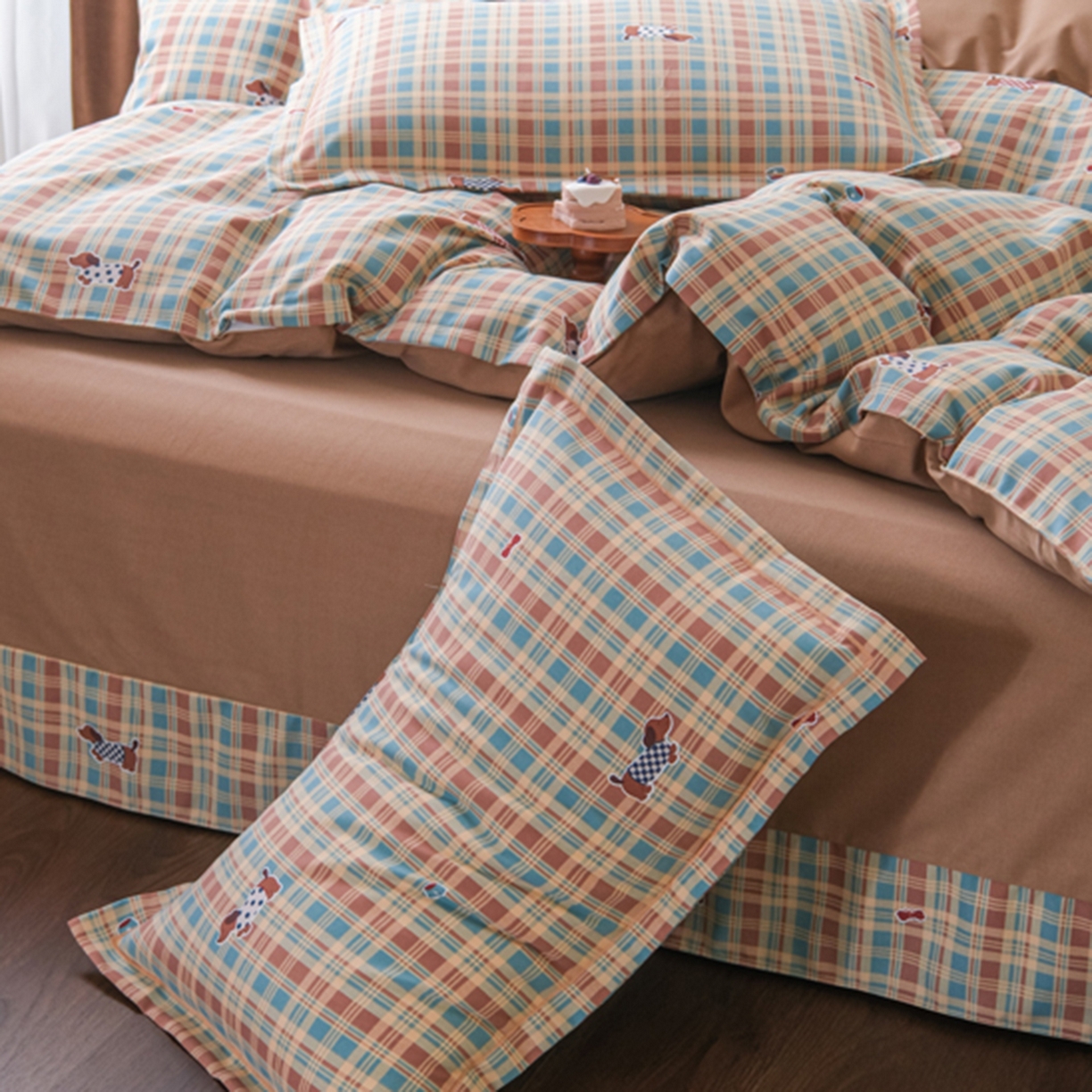 91家纺网 家纺一手货源 找家纺 慕绸家纺（原萌宝老粗布厂家） 2025秋冬新款加厚纯棉磨毛印花四件套 美式香肠狗