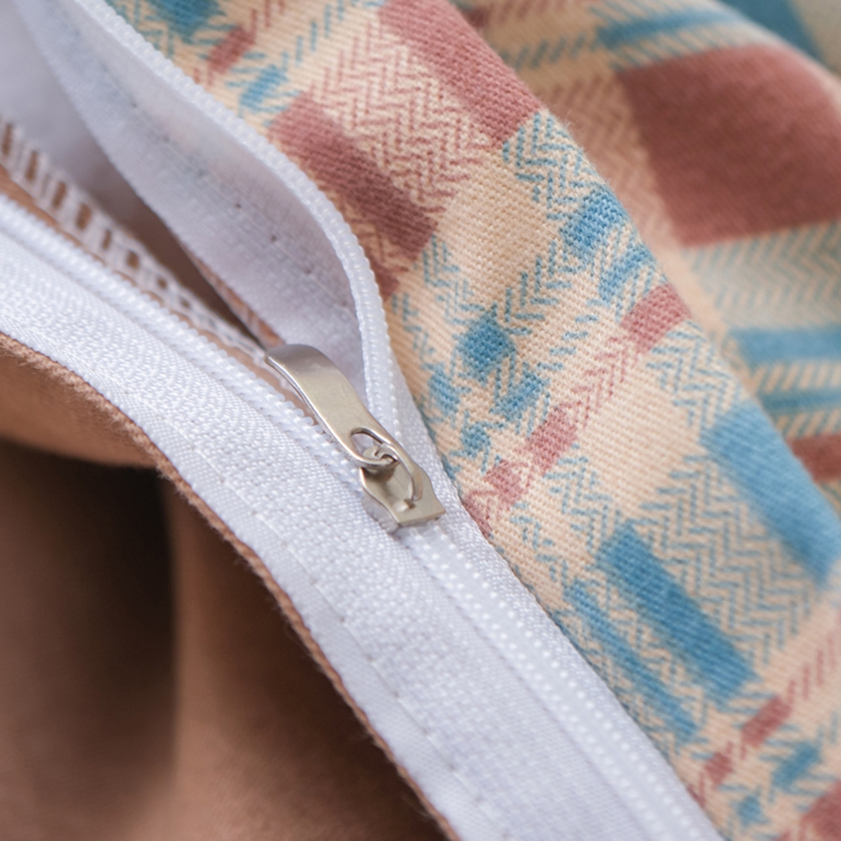 91家纺网 家纺一手货源 找家纺 慕绸家纺（原萌宝老粗布厂家） 2025秋冬新款加厚纯棉磨毛印花四件套 美式香肠狗