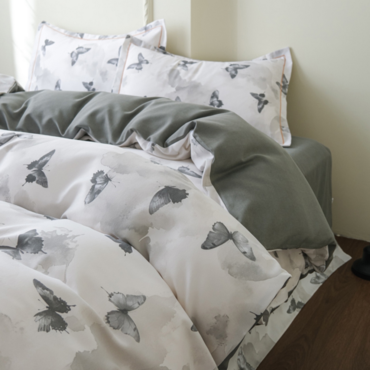 91家纺网 家纺一手货源 找家纺 慕绸家纺（原萌宝老粗布厂家） 2025秋冬新款加厚纯棉磨毛印花四件套 墨兰蝶