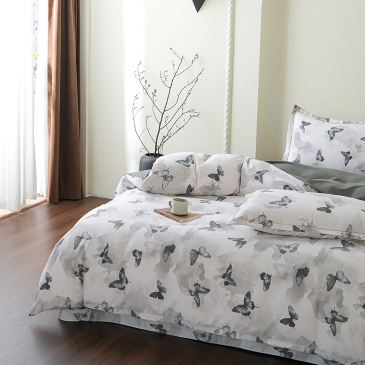 91家纺网 家纺一手货源 找家纺 慕绸家纺（原萌宝老粗布厂家） 2025秋冬新款加厚纯棉磨毛印花四件套 墨兰蝶