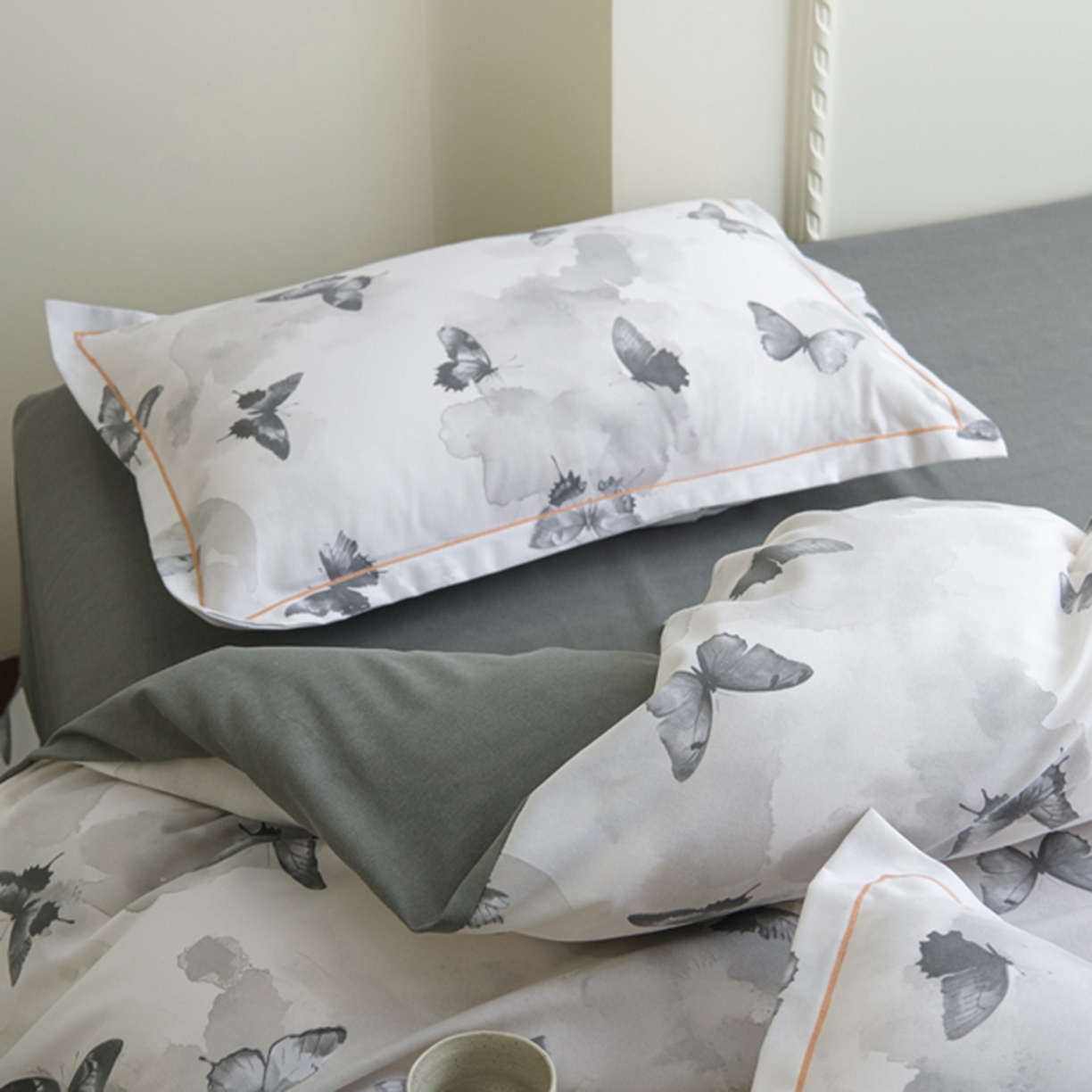 91家纺网 家纺一手货源 找家纺 慕绸家纺（原萌宝老粗布厂家） 2025秋冬新款加厚纯棉磨毛印花四件套 墨兰蝶