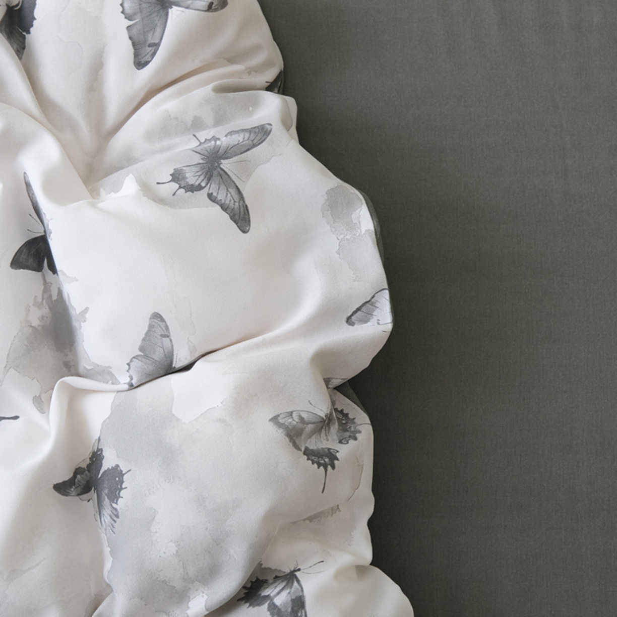 91家纺网 家纺一手货源 找家纺 慕绸家纺（原萌宝老粗布厂家） 2025秋冬新款加厚纯棉磨毛印花四件套 墨兰蝶