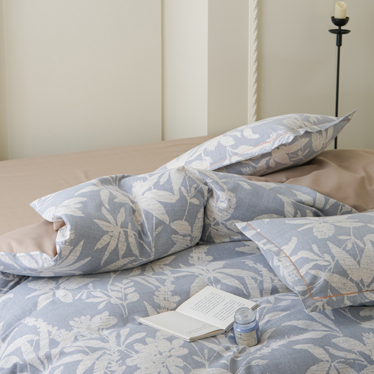 91家纺网 家纺一手货源 找家纺 慕绸家纺（原萌宝老粗布厂家） 2025秋冬新款加厚纯棉磨毛印花四件套 轻叶蓝