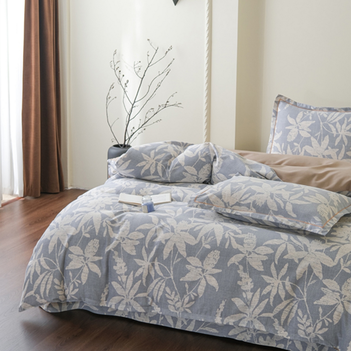 91家纺网 家纺一手货源 找家纺 慕绸家纺（原萌宝老粗布厂家） 2025秋冬新款加厚纯棉磨毛印花四件套 轻叶蓝