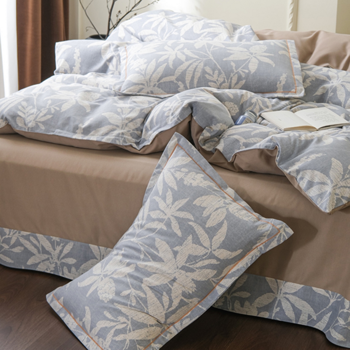 91家纺网 家纺一手货源 找家纺 慕绸家纺（原萌宝老粗布厂家） 2025秋冬新款加厚纯棉磨毛印花四件套 轻叶蓝