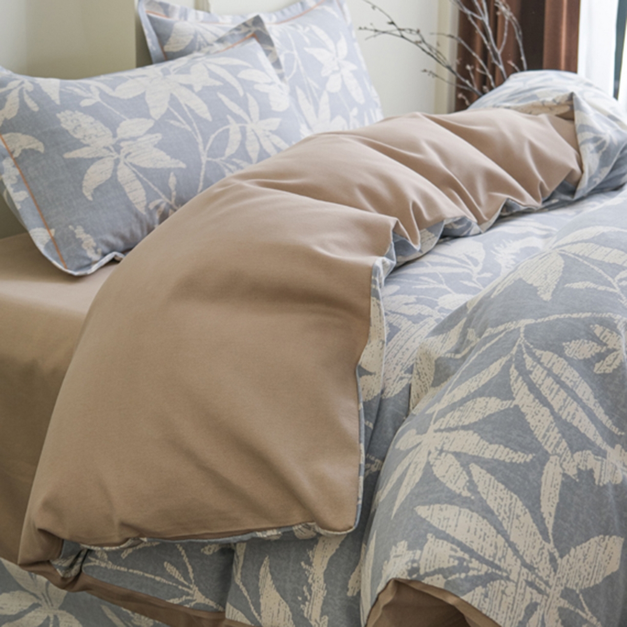 91家纺网 家纺一手货源 找家纺 慕绸家纺（原萌宝老粗布厂家） 2025秋冬新款加厚纯棉磨毛印花四件套 轻叶蓝