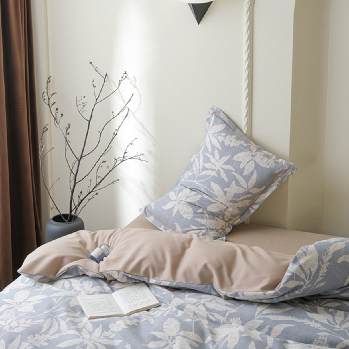 91家纺网 家纺一手货源 找家纺 慕绸家纺（原萌宝老粗布厂家） 2025秋冬新款加厚纯棉磨毛印花四件套 轻叶蓝