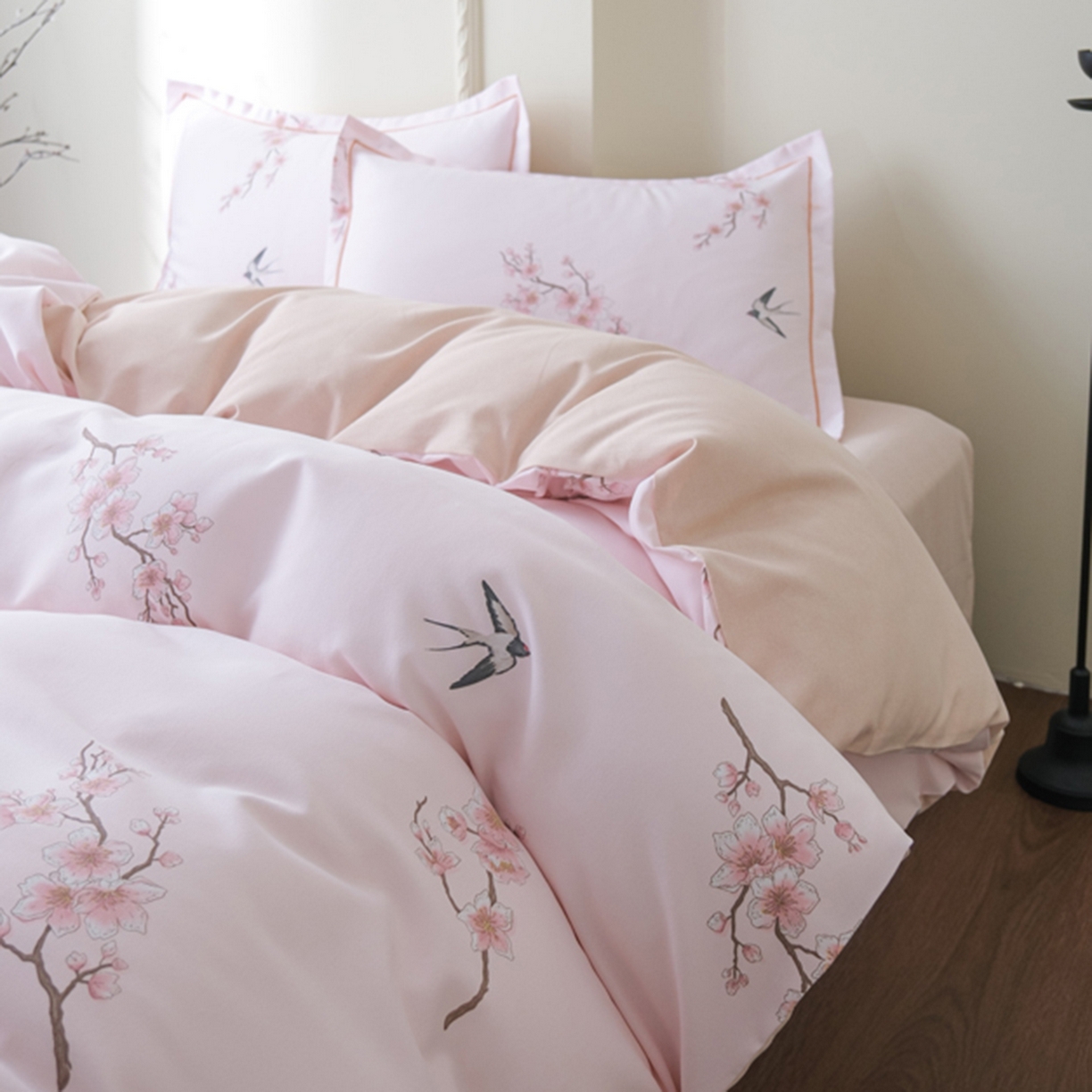 91家纺网 家纺一手货源 找家纺 慕绸家纺（原萌宝老粗布厂家） 2025秋冬新款加厚纯棉磨毛印花四件套 桃喜