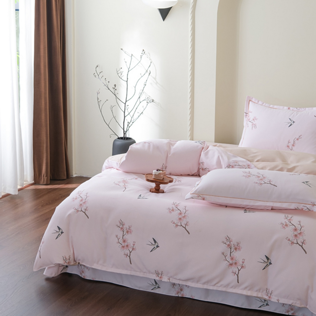 91家纺网 家纺一手货源 找家纺 慕绸家纺（原萌宝老粗布厂家） 2025秋冬新款加厚纯棉磨毛印花四件套 桃喜