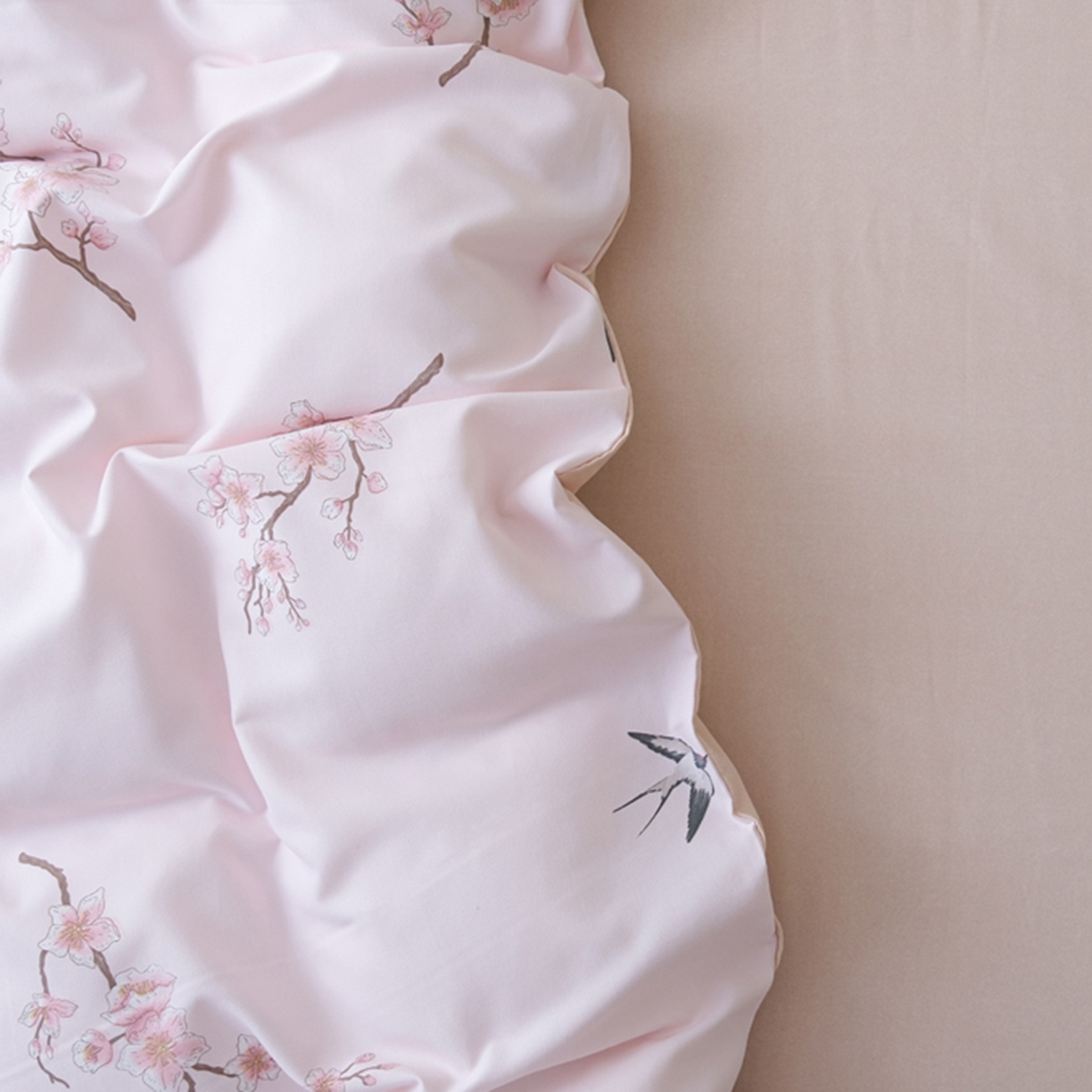 91家纺网 家纺一手货源 找家纺 慕绸家纺（原萌宝老粗布厂家） 2025秋冬新款加厚纯棉磨毛印花四件套 桃喜