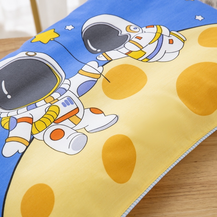 91家纺网 家纺一手货源 找家纺 大黄蜂家居家纺 2025新款纯棉卡通定位枕套 漫步月球