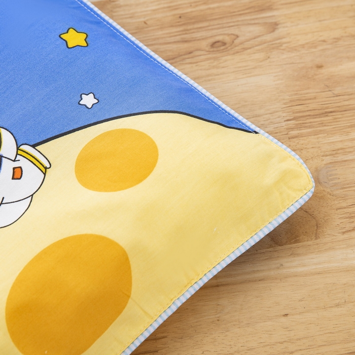 91家纺网 家纺一手货源 找家纺 大黄蜂家居家纺 2025新款纯棉卡通定位枕套 漫步月球