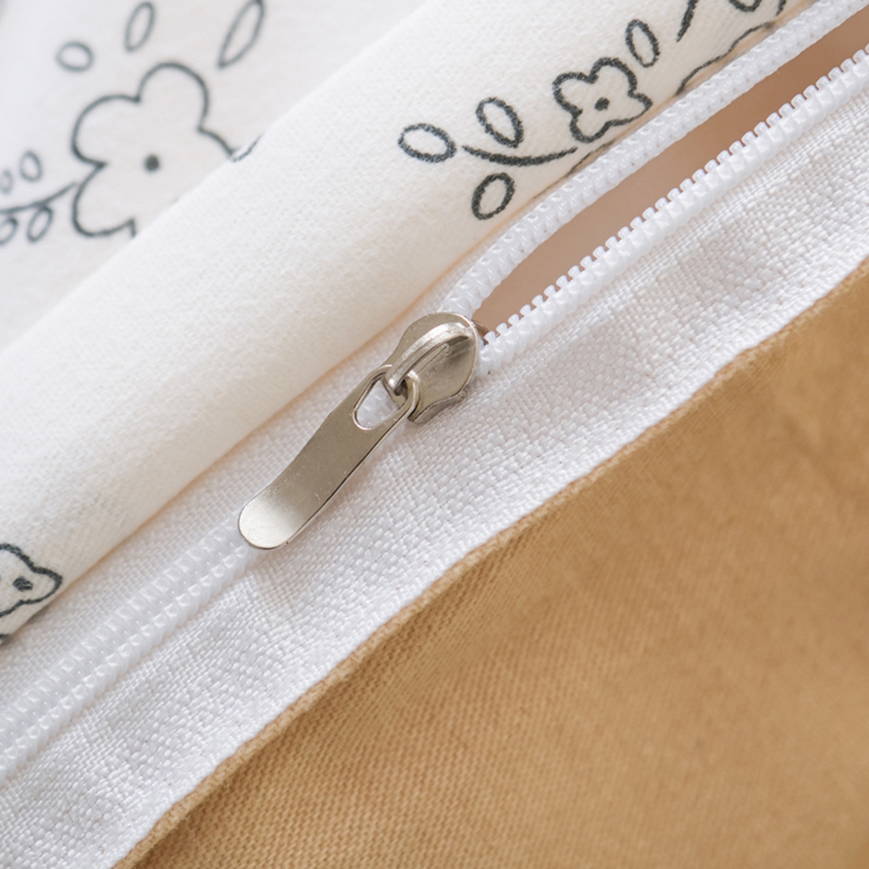 91家纺网 家纺一手货源 找家纺 慕绸家纺（原萌宝老粗布厂家） 2025秋冬新款加厚纯棉磨毛印花四件套 小花熊