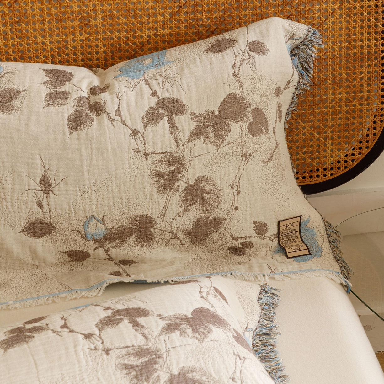 91家纺网 家纺一手货源 找家纺 朴尔家纺-毛巾被 2025新款全棉流苏巨大尺寸60S纱布枕巾 蓝色随想 60x80cm枕巾/对