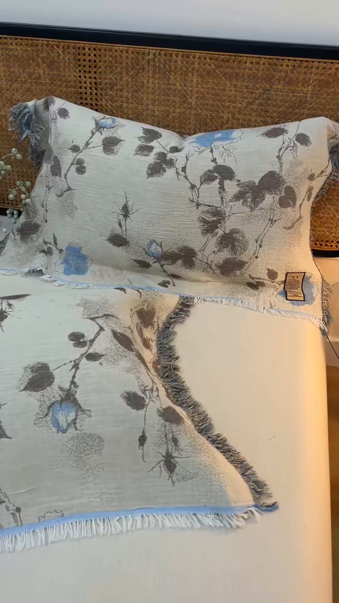 91家纺网 家纺一手货源 找家纺 朴尔家纺-毛巾被 2025新款全棉流苏巨大尺寸60S纱布枕巾 蓝色随想 60x80cm枕巾/对