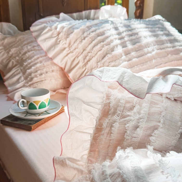 91家纺网 家纺一手货源 找家纺 山舍家居 2025新款全棉纯棉色织段染纯棉花边四件套-听风絮系列 听风絮-粉