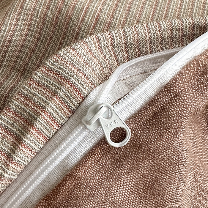 91家纺网 家纺一手货源 找家纺 水洗的故事（原有乐家） 2025新款秋冬全棉贡缎色织提花条纹款四件套 从简-咖