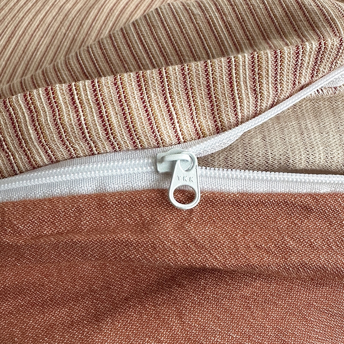 91家纺网 家纺一手货源 找家纺 水洗的故事（原有乐家） 2025新款秋冬全棉贡缎色织提花条纹款四件套 从简-奶橘