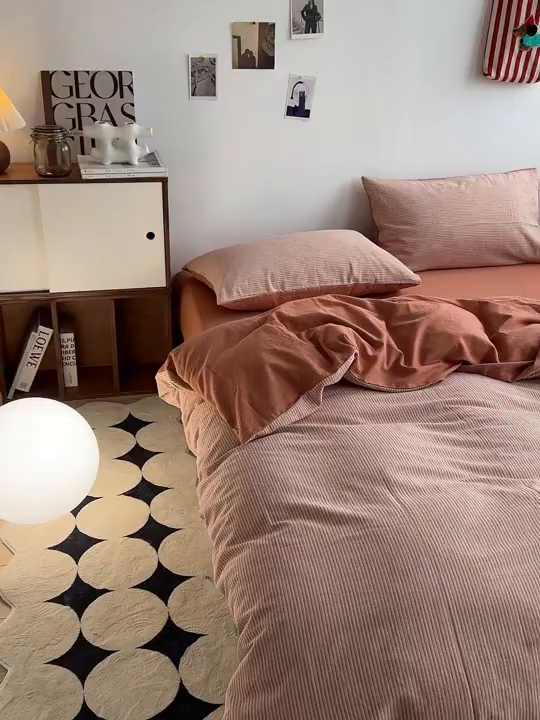 91家纺网 家纺一手货源 找家纺 水洗的故事（原有乐家） 2025新款秋冬全棉贡缎色织提花条纹款四件套 从简-奶橘