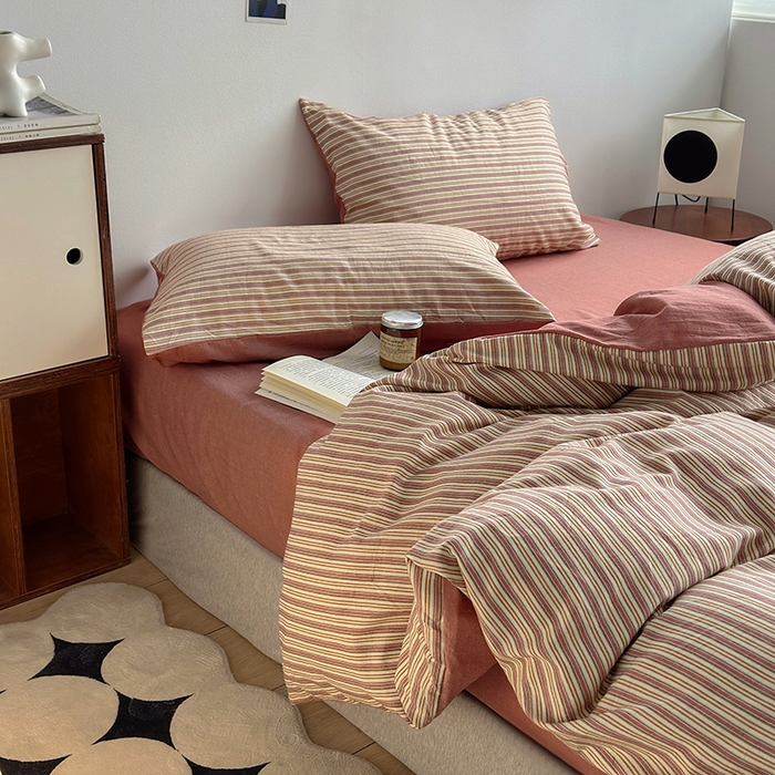 91家纺网 家纺一手货源 找家纺 水洗的故事（原有乐家） 2025新款秋冬全棉贡缎色织提花条纹款四件套 森沐