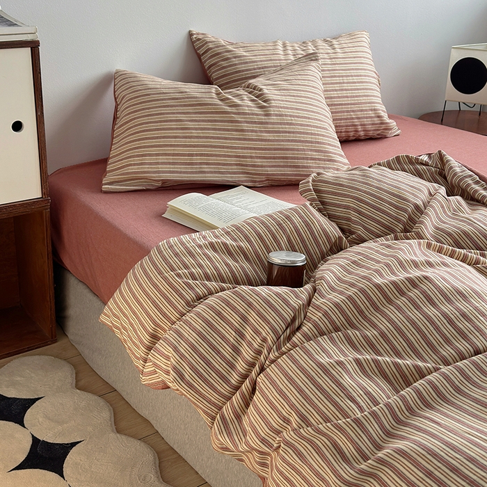 91家纺网 家纺一手货源 找家纺 水洗的故事（原有乐家） 2025新款秋冬全棉贡缎色织提花条纹款四件套 森沐