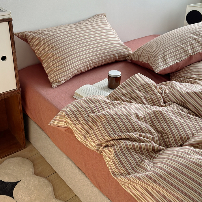 91家纺网 家纺一手货源 找家纺 水洗的故事（原有乐家） 2025新款秋冬全棉贡缎色织提花条纹款四件套 森沐