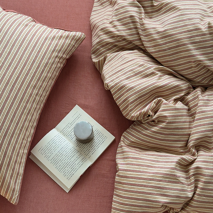 91家纺网 家纺一手货源 找家纺 水洗的故事（原有乐家） 2025新款秋冬全棉贡缎色织提花条纹款四件套 森沐