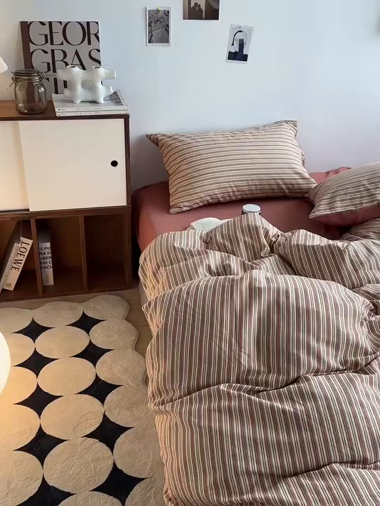 91家纺网 家纺一手货源 找家纺 水洗的故事（原有乐家） 2025新款秋冬全棉贡缎色织提花条纹款四件套 森沐