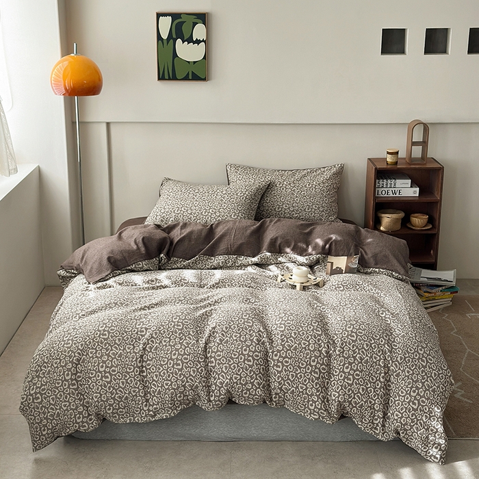 91家纺网 家纺一手货源 找家纺 水洗的故事（原有乐家） 2025新款秋冬60s全棉贡缎色织大提花四件套 豹纹-咖