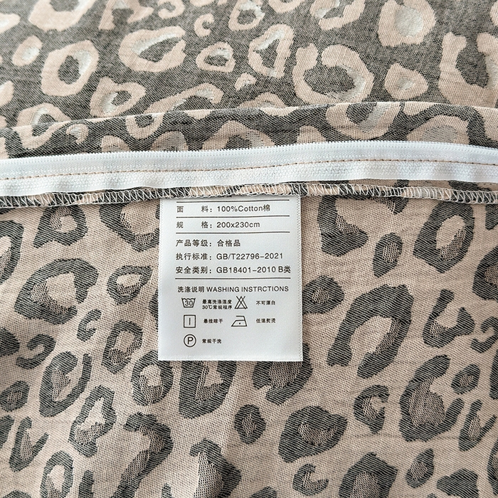 91家纺网 家纺一手货源 找家纺 水洗的故事（原有乐家） 2025新款秋冬60s全棉贡缎色织大提花四件套 豹纹-灰粉