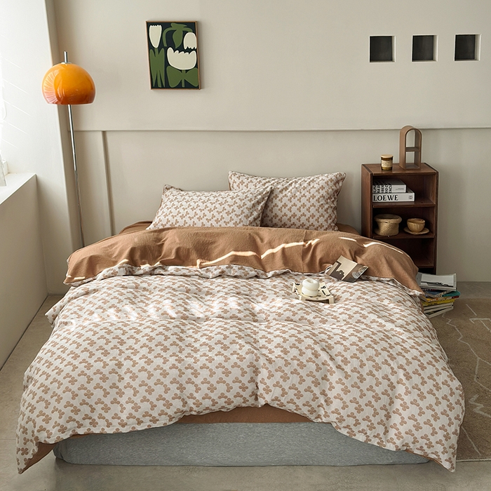 91家纺网 家纺一手货源 找家纺 水洗的故事（原有乐家） 2025新款秋冬60s全棉贡缎色织大提花四件套 四月里-焦糖