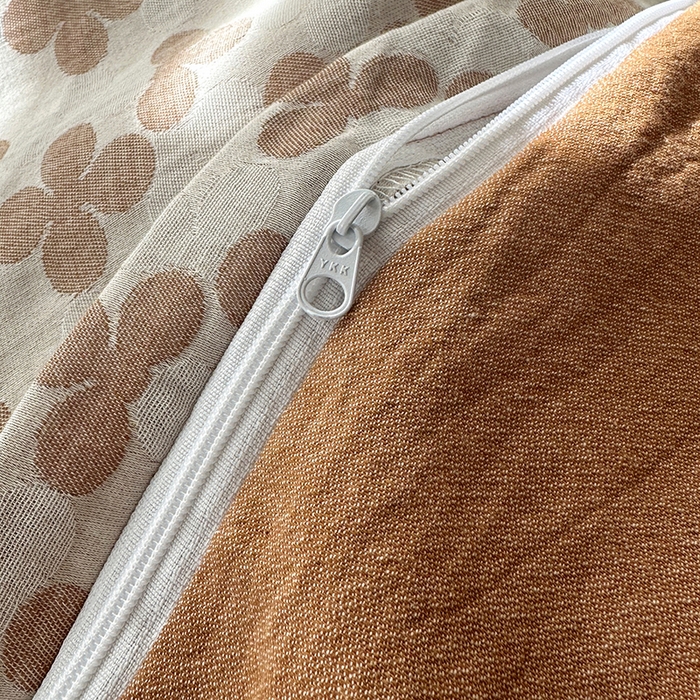 91家纺网 家纺一手货源 找家纺 水洗的故事（原有乐家） 2025新款秋冬60s全棉贡缎色织大提花四件套 四月里-焦糖