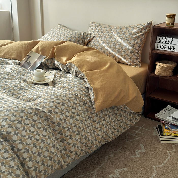 91家纺网 家纺一手货源 找家纺 水洗的故事（原有乐家） 2025新款秋冬60s全棉贡缎色织大提花四件套 四月里-燕麦