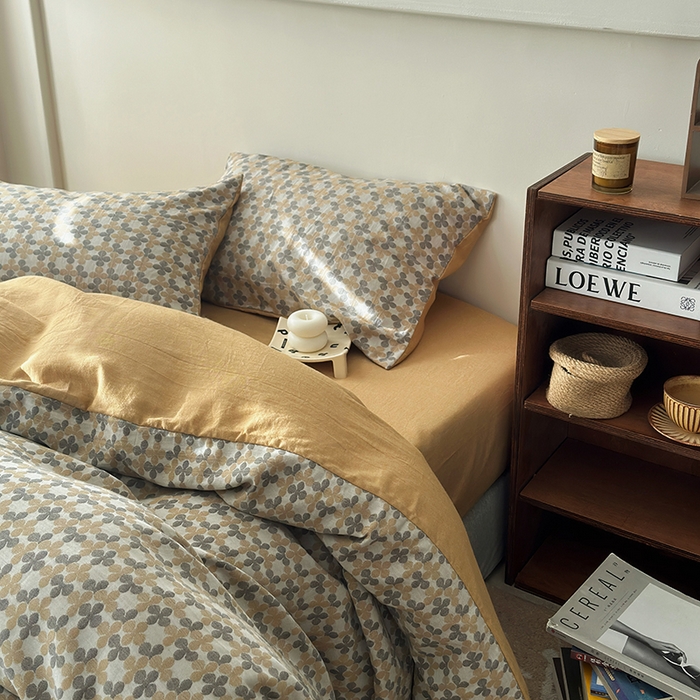 91家纺网 家纺一手货源 找家纺 水洗的故事（原有乐家） 2025新款秋冬60s全棉贡缎色织大提花四件套 四月里-燕麦