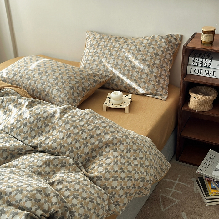 91家纺网 家纺一手货源 找家纺 水洗的故事（原有乐家） 2025新款秋冬60s全棉贡缎色织大提花四件套 四月里-燕麦