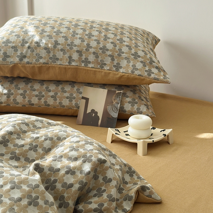 91家纺网 家纺一手货源 找家纺 水洗的故事（原有乐家） 2025新款秋冬60s全棉贡缎色织大提花四件套 四月里-燕麦