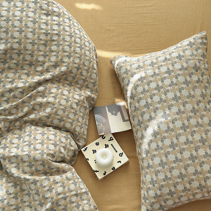 91家纺网 家纺一手货源 找家纺 水洗的故事（原有乐家） 2025新款秋冬60s全棉贡缎色织大提花四件套 四月里-燕麦