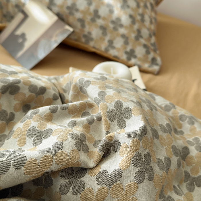 91家纺网 家纺一手货源 找家纺 水洗的故事（原有乐家） 2025新款秋冬60s全棉贡缎色织大提花四件套 四月里-燕麦