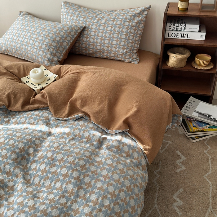 91家纺网 家纺一手货源 找家纺 水洗的故事（原有乐家） 2025新款秋冬60s全棉贡缎色织大提花四件套 四月里-云水蓝