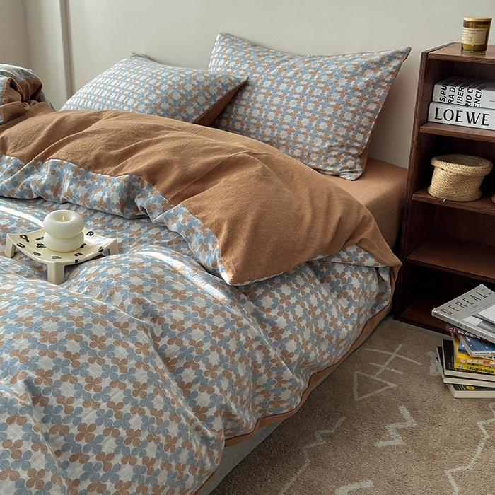 91家纺网 家纺一手货源 找家纺 水洗的故事（原有乐家） 2025新款秋冬60s全棉贡缎色织大提花四件套 四月里-云水蓝