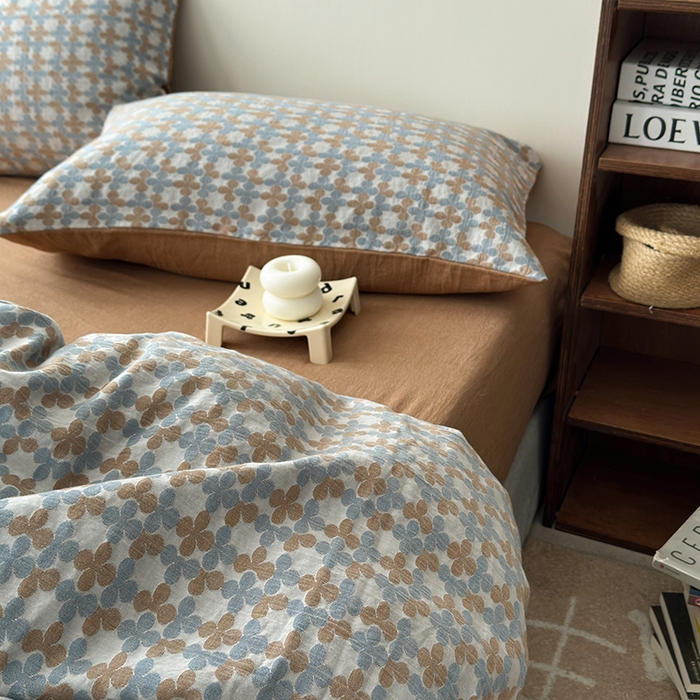 91家纺网 家纺一手货源 找家纺 水洗的故事（原有乐家） 2025新款秋冬60s全棉贡缎色织大提花四件套 四月里-云水蓝