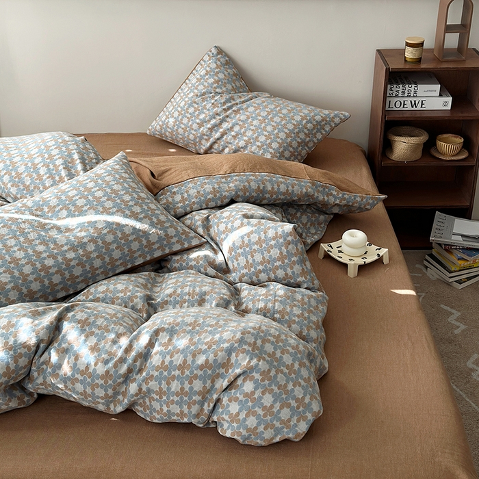 91家纺网 家纺一手货源 找家纺 水洗的故事（原有乐家） 2025新款秋冬60s全棉贡缎色织大提花四件套 四月里-云水蓝