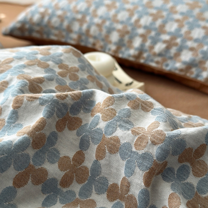 91家纺网 家纺一手货源 找家纺 水洗的故事（原有乐家） 2025新款秋冬60s全棉贡缎色织大提花四件套 四月里-云水蓝