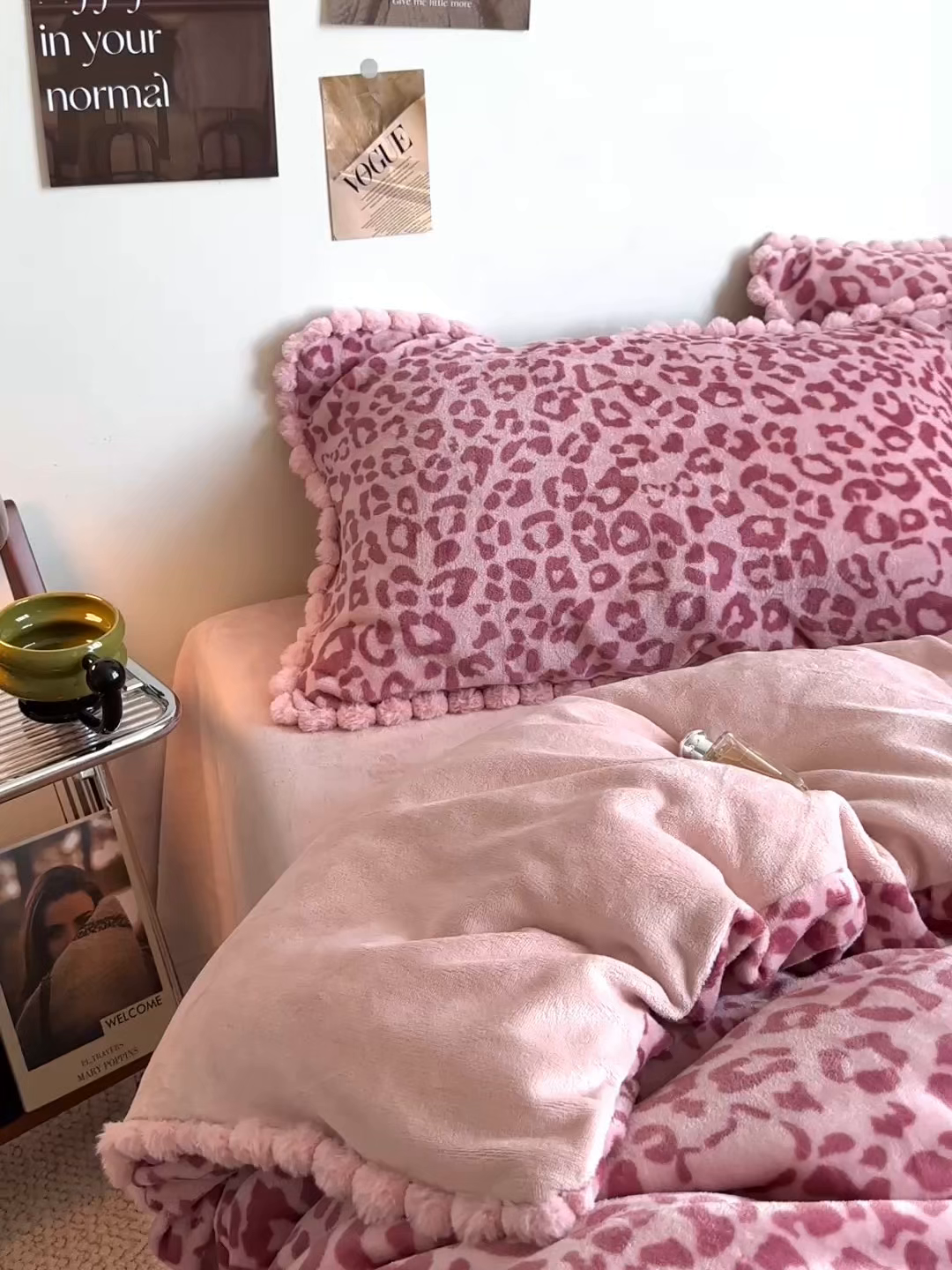 91家纺网 家纺一手货源 找家纺 艾咪-Amy ntmy 2025新款博主风毛球款豹纹牛奶绒四件套 粉豹纹