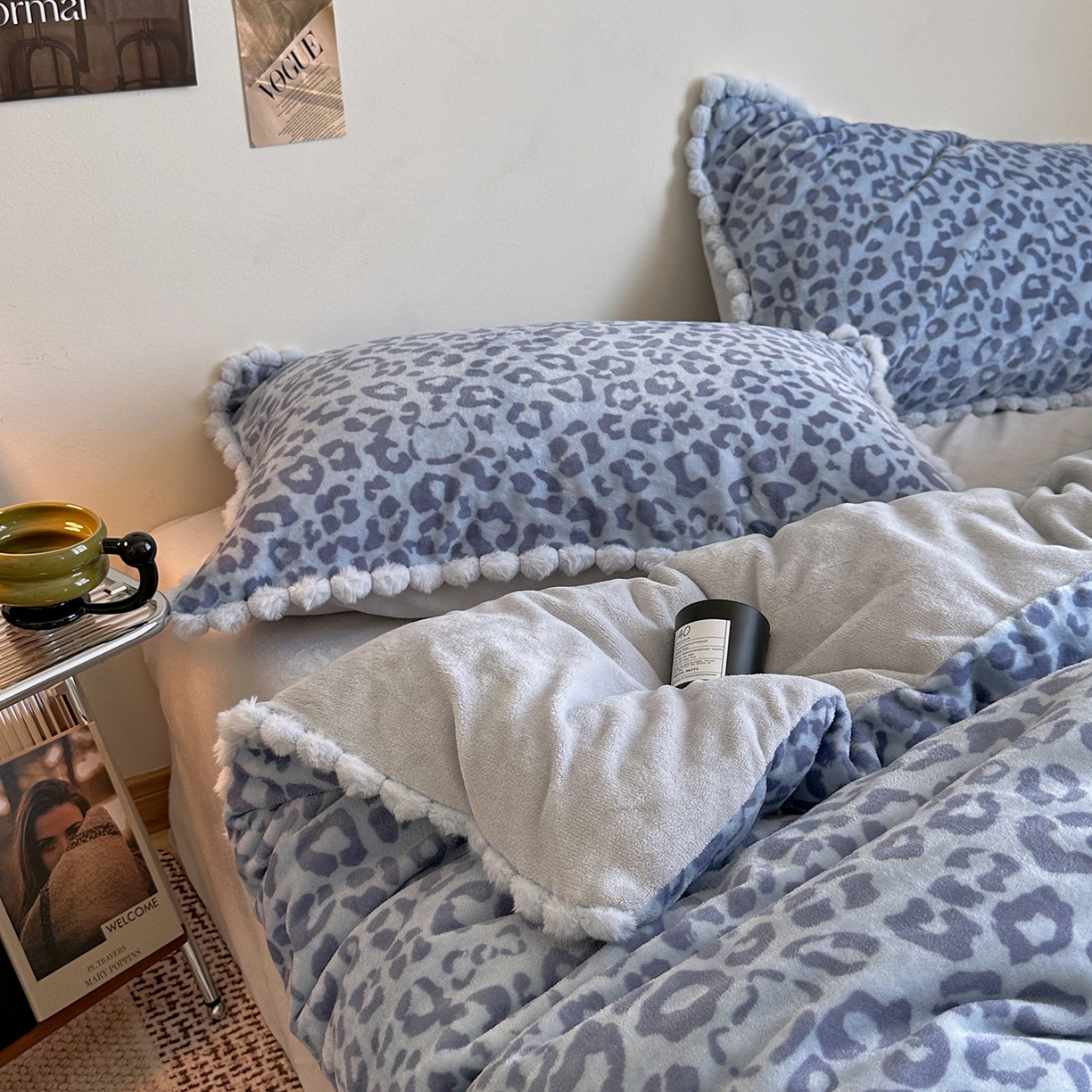 91家纺网 家纺一手货源 找家纺 艾咪-Amy ntmy 2025新款博主风毛球款豹纹牛奶绒四件套 蓝豹纹