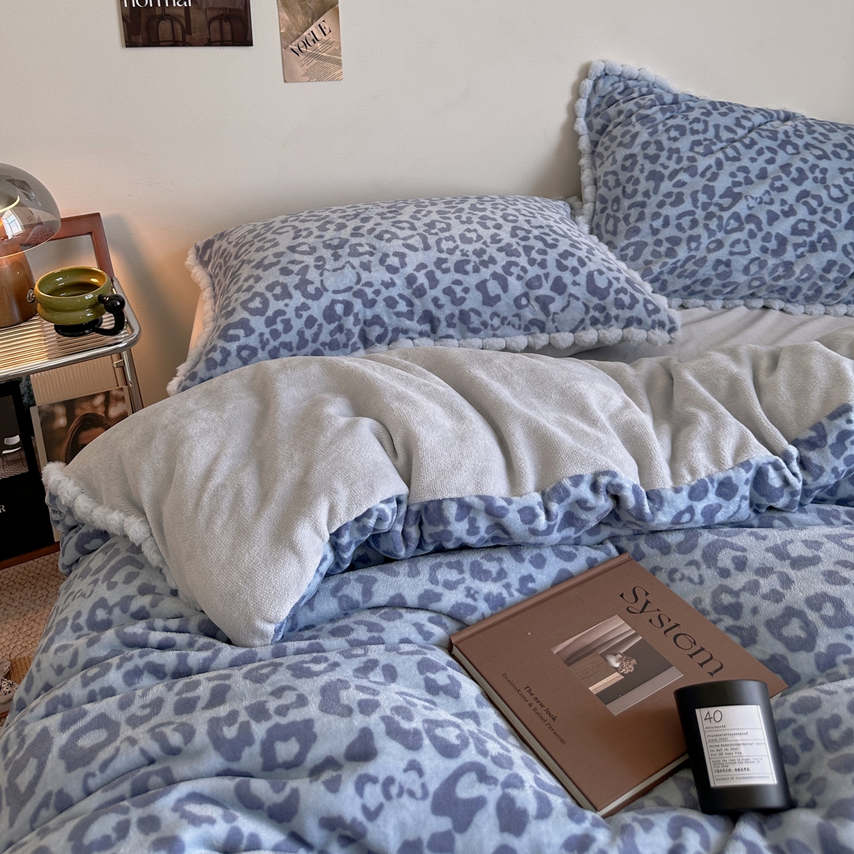 91家纺网 家纺一手货源 找家纺 艾咪-Amy ntmy 2025新款博主风毛球款豹纹牛奶绒四件套 蓝豹纹