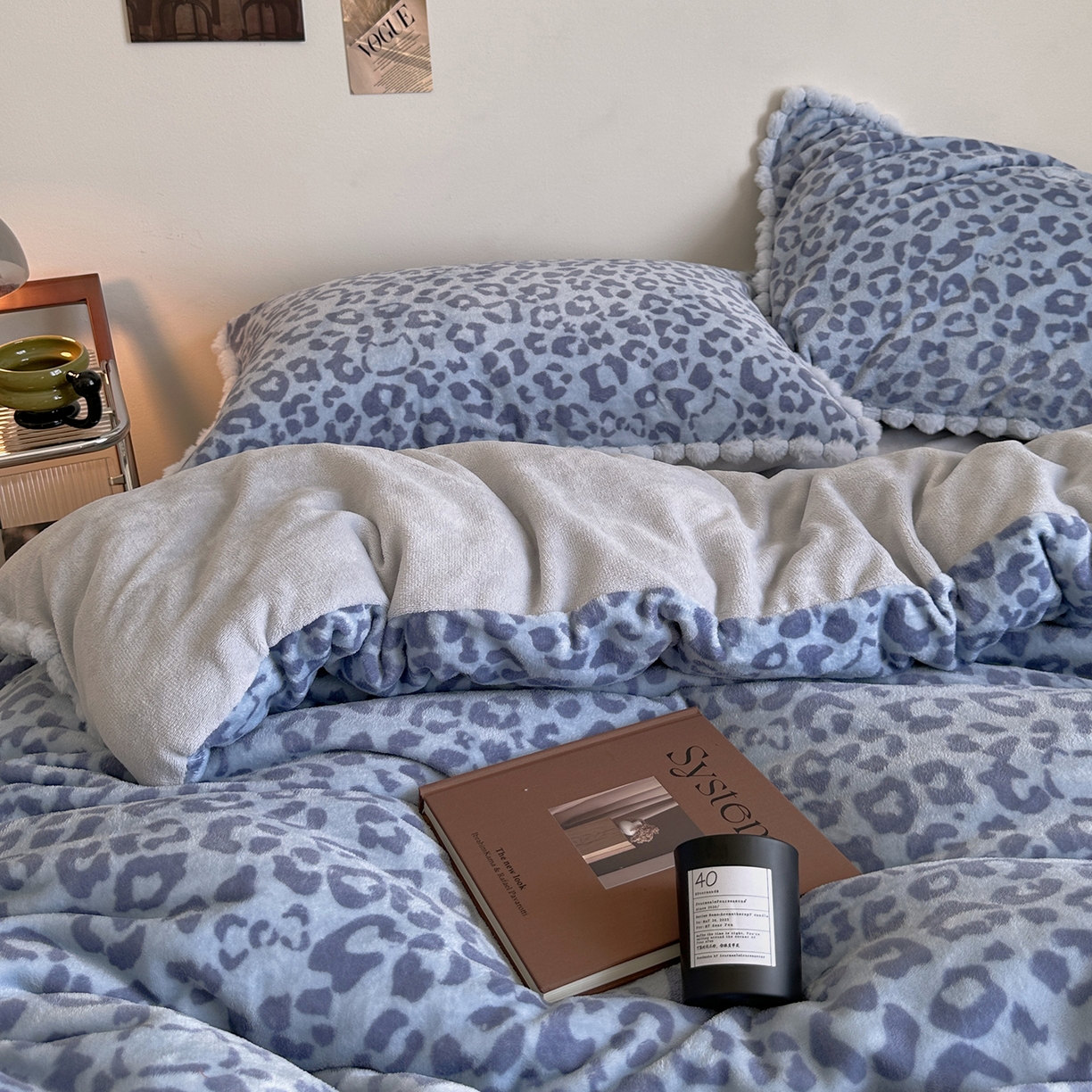 91家纺网 家纺一手货源 找家纺 艾咪-Amy ntmy 2025新款博主风毛球款豹纹牛奶绒四件套 蓝豹纹